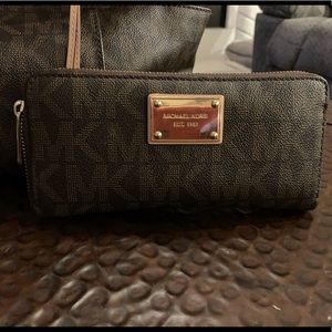 Michael Kors - Brown Logo Zip Wallet